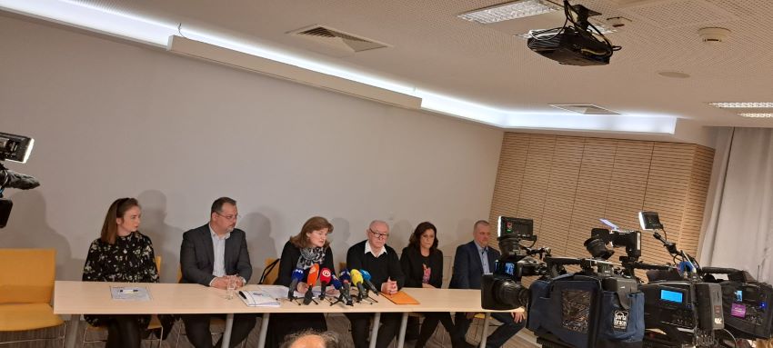 Uoči početka održavanja mirnih prosvjeda održana je konferencija za novinare u Matici hrvatskih sindikata